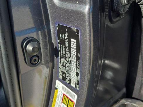 Used 2021 Toyota Highlander XLE image 39