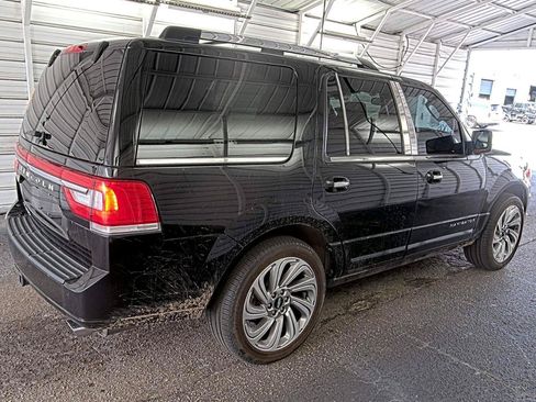 Used 2017 Lincoln Navigator Select AWD/4WD image 3