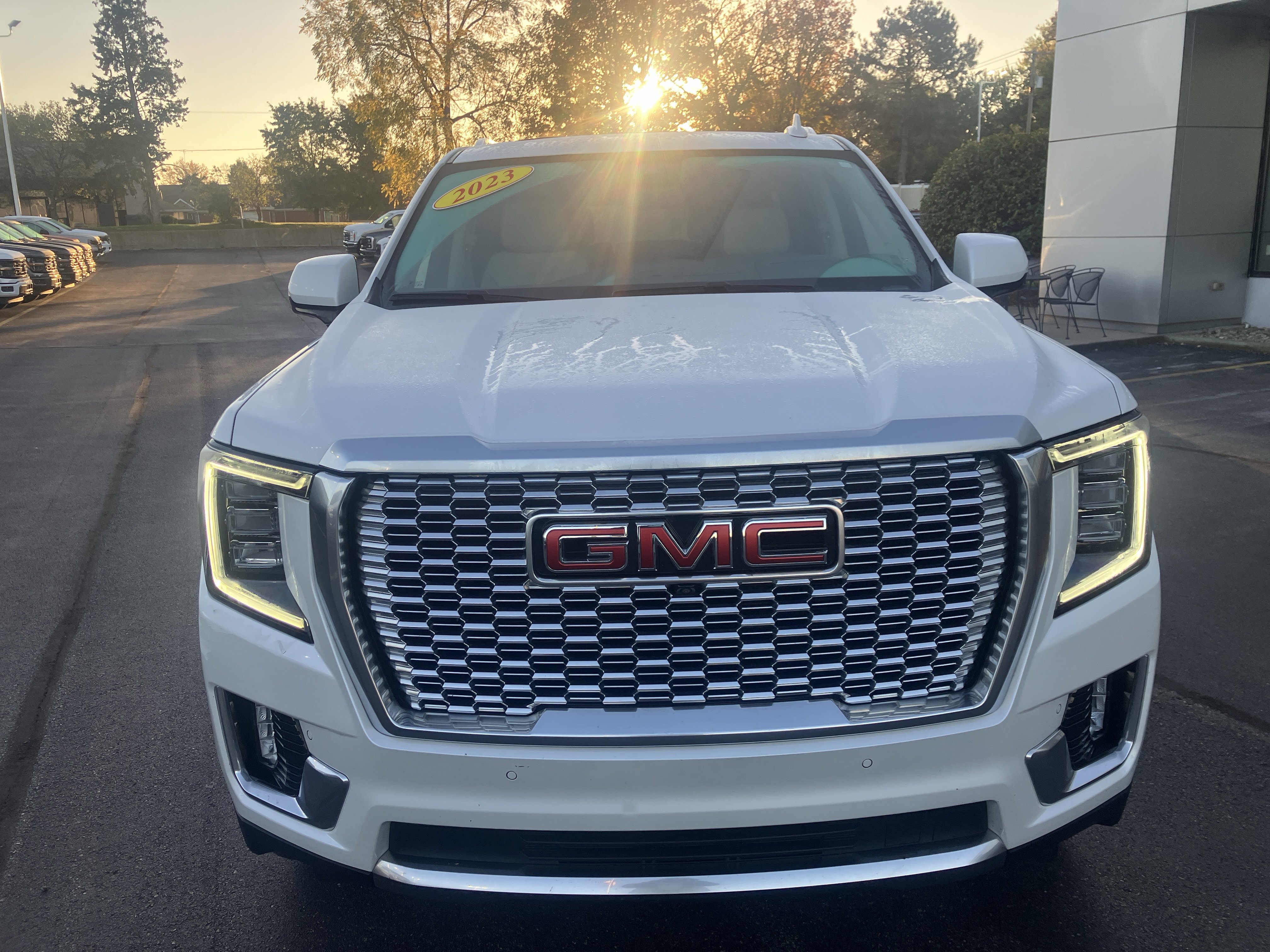Used 2023 GMC Yukon Denali w/ Advanced Technology Package AWD/4WD image 2