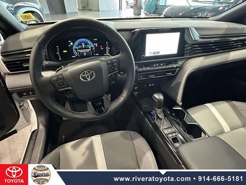 Used 2025 Toyota Camry SE w/ Convenience Package FWD image 16