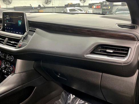 Used 2022 Chevrolet Suburban LT AWD/4WD image 18