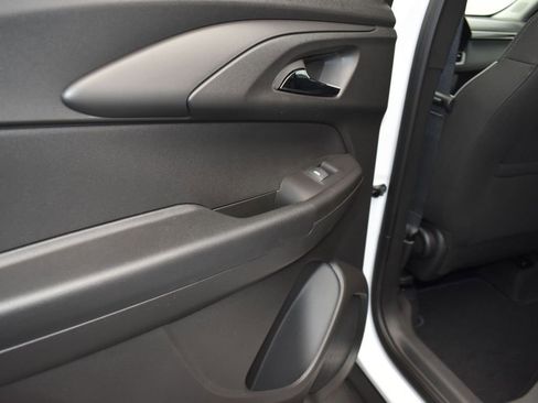 New 2025 Chevrolet TrailBlazer LS w/ LS Convenience Package FWD image 15