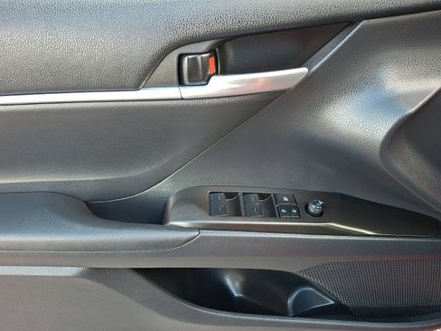 Used 2023 Toyota Camry SE image 12