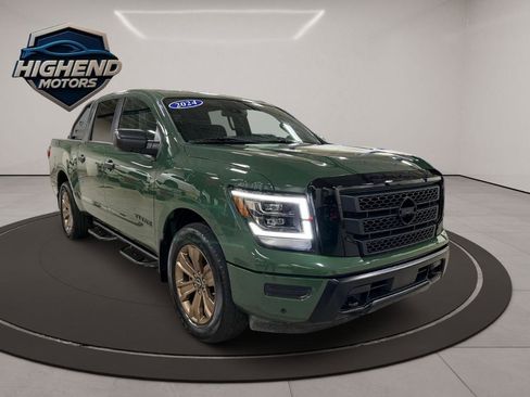 Used 2024 Nissan Titan SV w/ SV Bronze Edition Package image 8