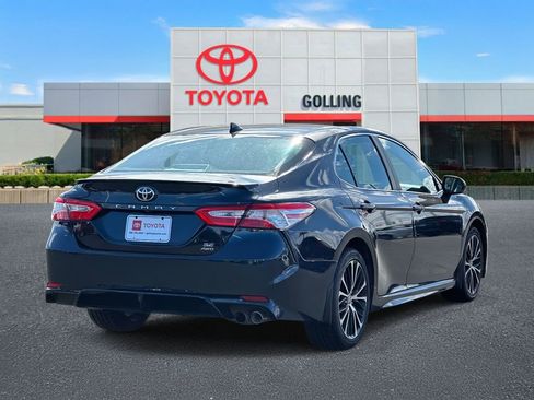 Used 2020 Toyota Camry SE w/ Cold Weather Package image 5
