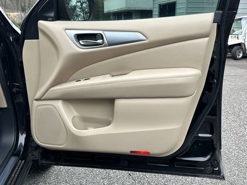 Used 2018 Nissan Pathfinder SL w/ Cargo Package image 14