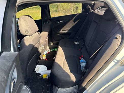 Used 2017 Chevrolet Malibu LT FWD image 9