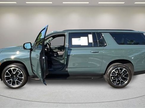 Used 2025 Chevrolet Suburban RST w/ Comfort Package AWD/4WD image 13