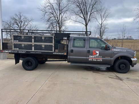 Used 2004 Ford F350 XLT image 2
