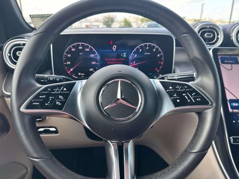 Used 2025 Mercedes-Benz GLC 300 4MATIC image 22