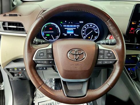 Used 2021 Toyota Sienna Platinum FWD image 15