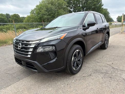 Used 2025 Nissan Rogue SV AWD/4WD image 6