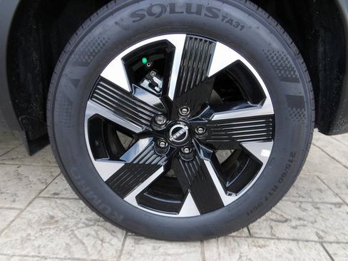 Used 2025 Nissan Kicks SV w/ SV Premium Package image 11