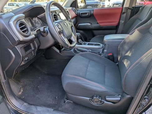 Used 2017 Toyota Tacoma SR5 image 13