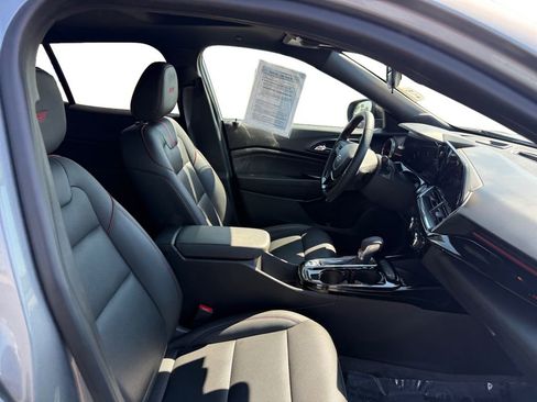 Used 2025 Chevrolet Trax RS w/ Sunroof Package image 17