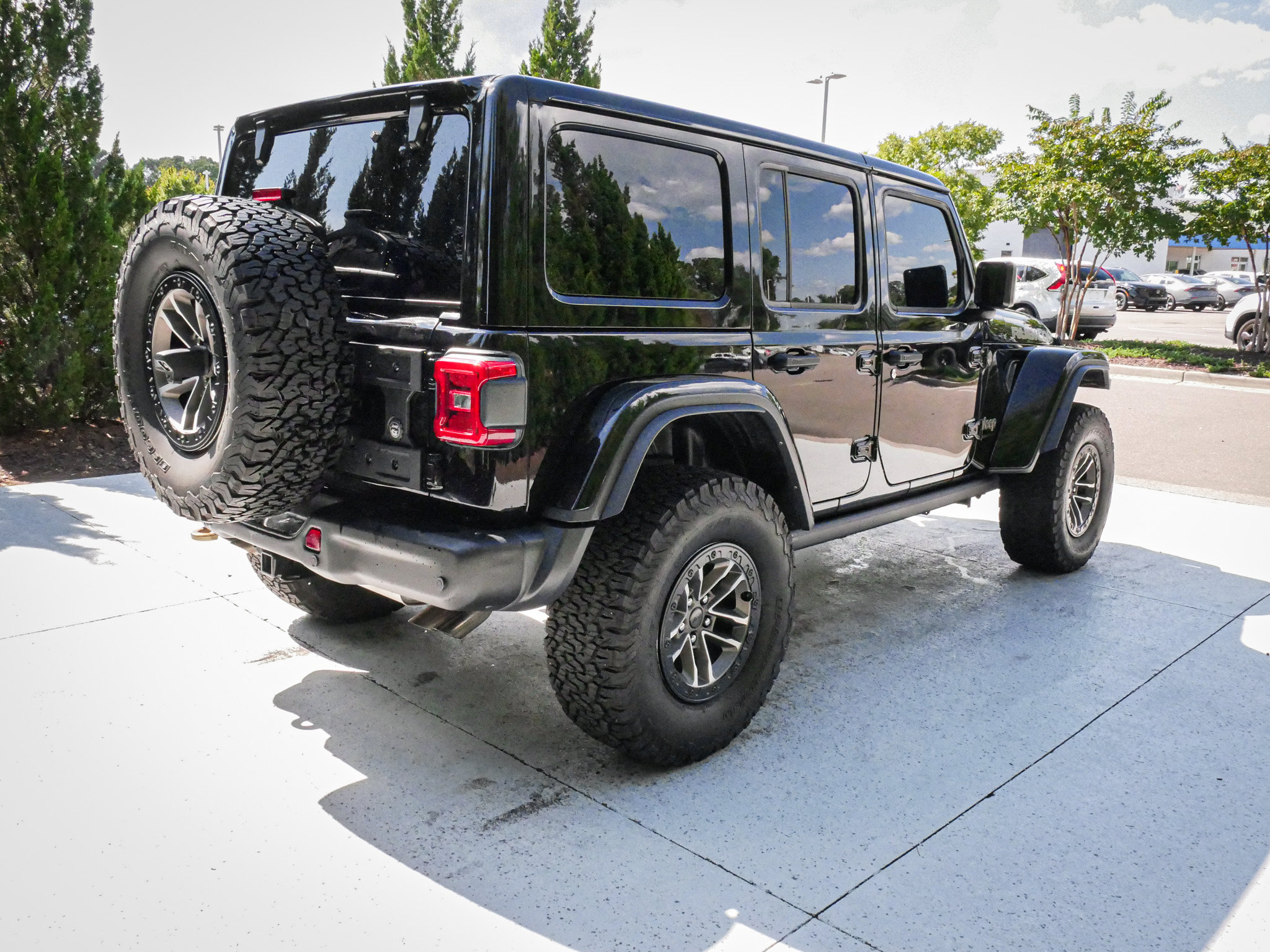 Used 2024 Jeep Wrangler Unlimited Rubicon 392 AWD/4WD image 10