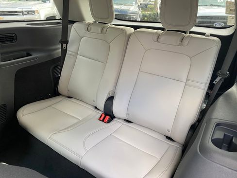 New 2026 Lincoln Aviator 2WD image 15