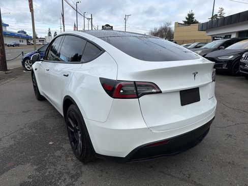 Used 2020 Tesla Model Y Long Range image 3