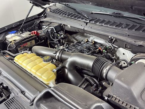 Used 2021 Ford Expedition XLT image 12