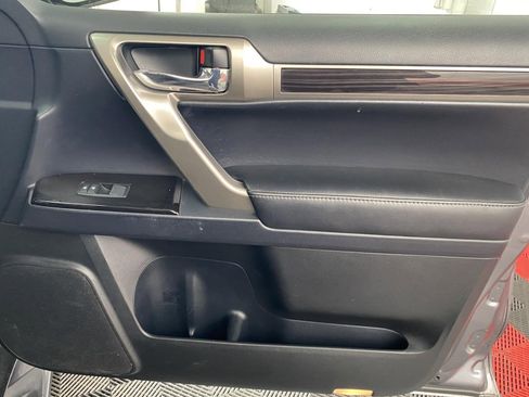 Used 2018 Lexus GX 460 Premium w/ Navigation Package image 7