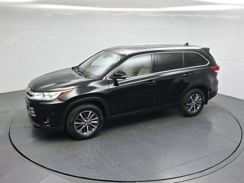 Used 2018 Toyota Highlander XLE AWD/4WD image 46