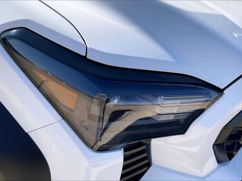 Used 2024 Toyota Tacoma TRD Off-Road image 27