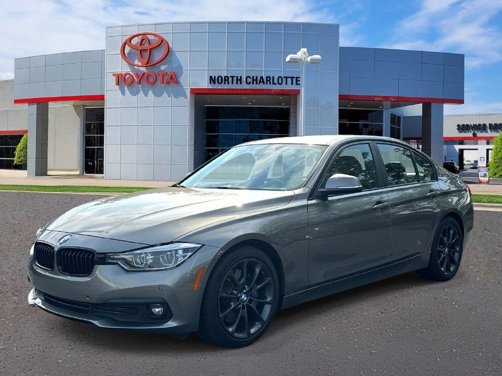 Used 2017 BMW 320i Sedan RWD image 7