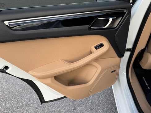 Used 2024 Porsche Macan S image 16