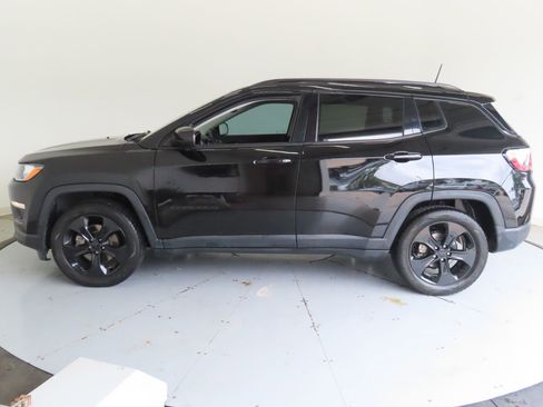 Used 2021 Jeep Compass Latitude FWD image 7