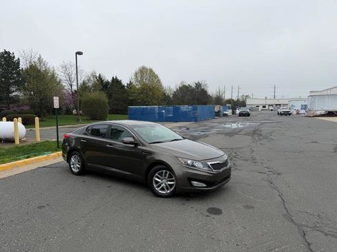 Used 2013 Kia Optima LX w/ Convenience Plus Pkg image 2