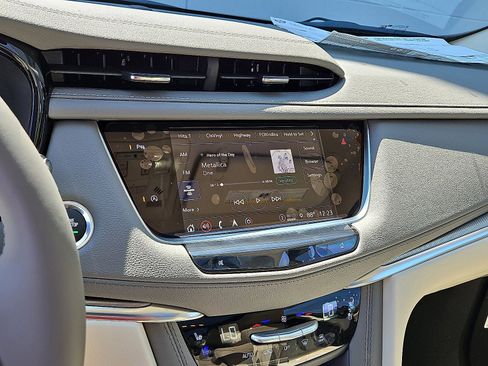 New 2025 Cadillac XT5 Premium Luxury image 17