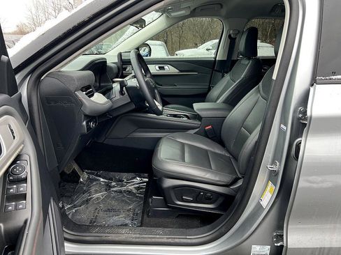 Used 2025 Ford Explorer Active w/ Active Comfort Package image 15