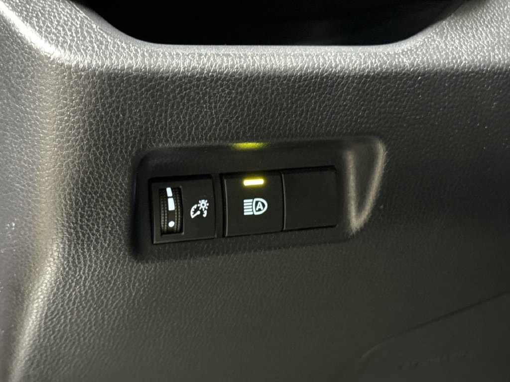 Used 2025 Toyota RAV4 XLE FWD image 18