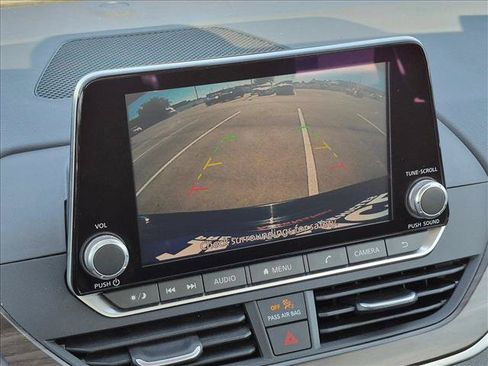 Used 2025 Nissan Altima 2.5 SV FWD image 13