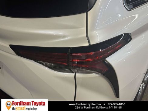 Used 2024 Toyota Sienna Limited AWD/4WD image 10