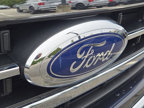 Used 2022 Ford F150 Lariat w/ Trailer Tow Package image 26