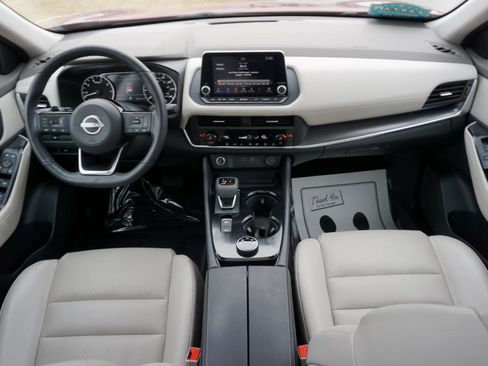 Used 2023 Nissan Rogue SV w/ SV Premium B Package image 11