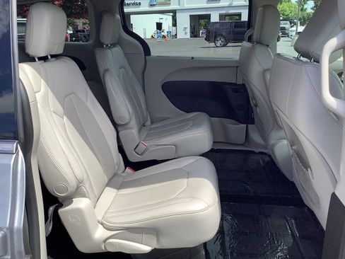 Used 2021 Chrysler Voyager Lxi image 32