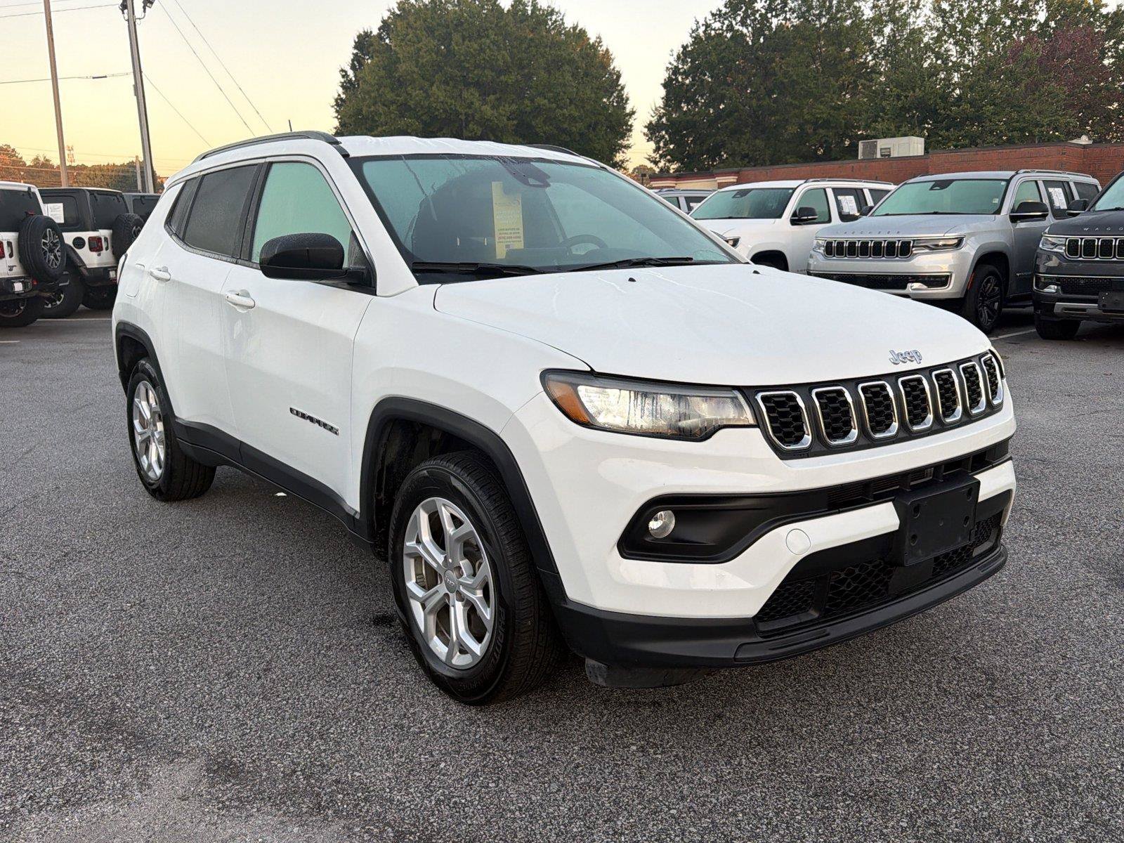 Used 2024 Jeep Compass Latitude AWD/4WD image 4
