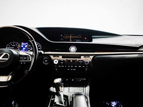 Used 2017 Lexus ES 300h w/ Luxury Package image 13