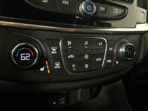 Certified 2023 Chevrolet Traverse RS image 28