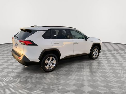 Used 2020 Toyota RAV4 LE image 7