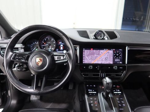 Used 2024 Porsche Macan AWD/4WD image 20