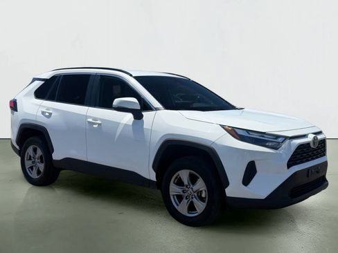 Used 2025 Toyota RAV4 XLE AWD/4WD image 5