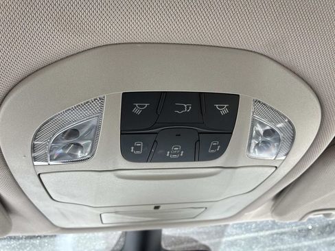 Used 2023 Chrysler Pacifica Touring-L FWD image 39
