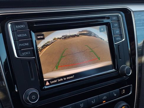 Used 2018 Volkswagen Passat 2.0T SE image 28