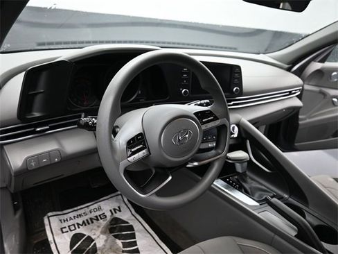 Used 2023 Hyundai Elantra SEL image 13