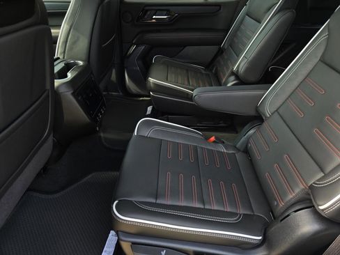 New 2026 GMC Yukon AT4 Ultimate AWD/4WD image 4