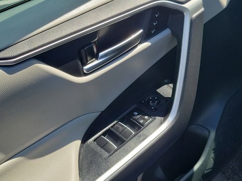 Used 2019 Toyota RAV4 XLE Premium w/ Cold Weather Package AWD/4WD image 22