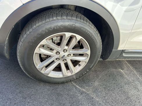 Used 2015 Ford Explorer XLT w/ Equipment Group 202B image 4